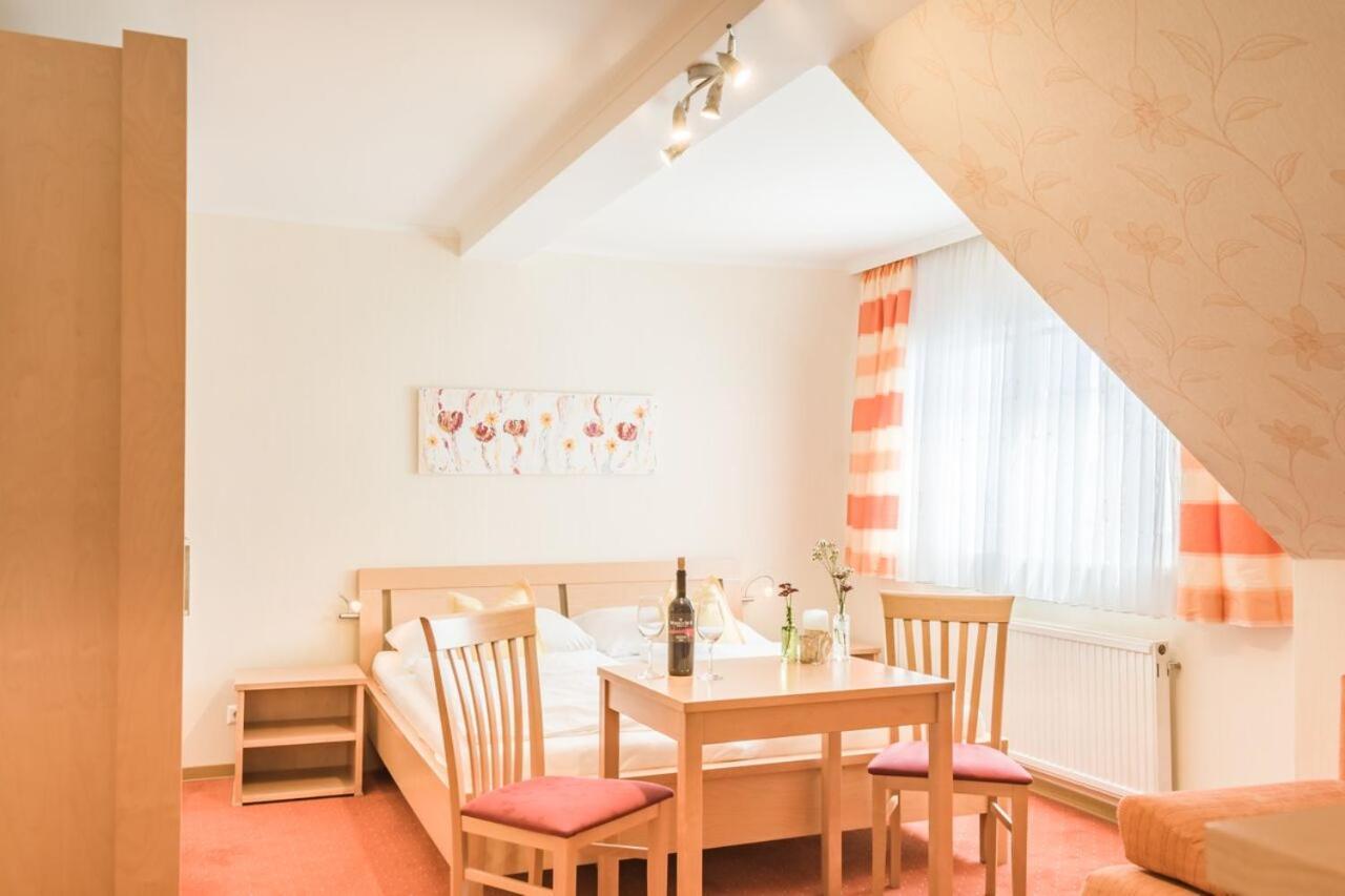 Haus Kranixfeld-Fischl Hotel Mörbisch am See Екстериор снимка